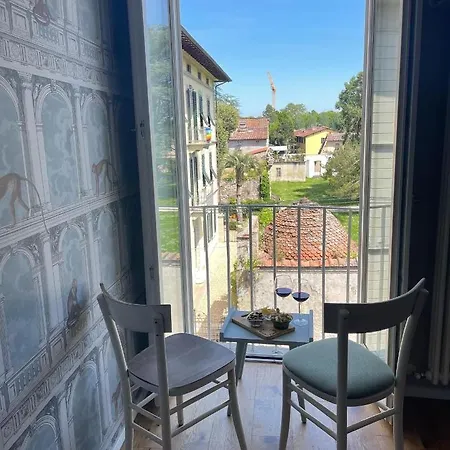 Alberto E Costanza Apartment